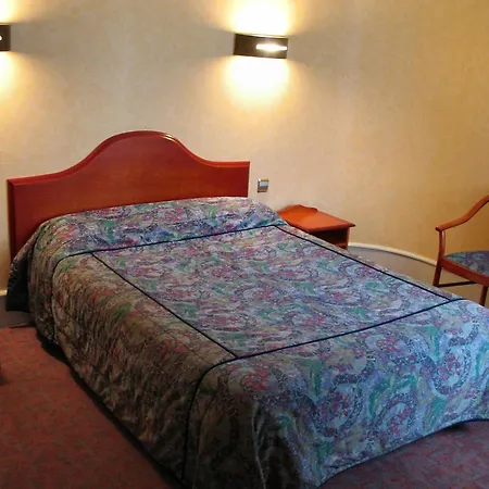 Logis Restaurant La Croix Verte 酒店 2*