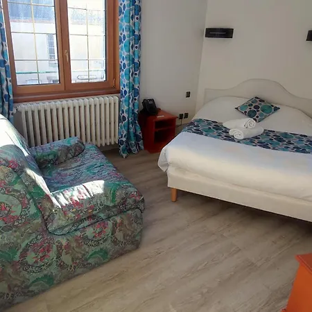 Отель Logis Restaurant La Croix Verte Neau