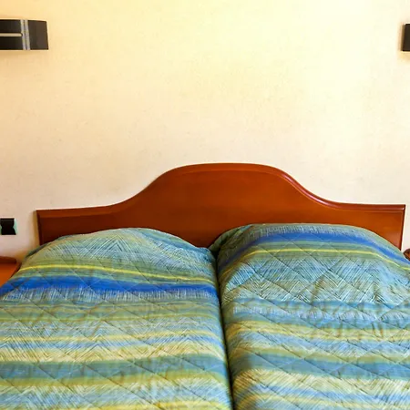 酒店 Logis Restaurant La Croix Verte Neau