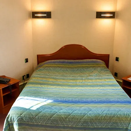 酒店 Logis Restaurant La Croix Verte 2*