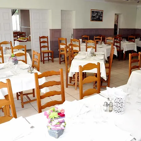 Logis Restaurant La Croix Verte 酒店 Neau