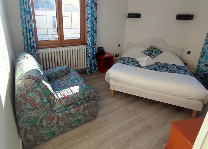 Отель Logis Restaurant La Croix Verte Neau