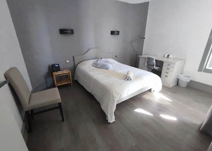 Logis Restaurant La Croix Verte Отель 2*