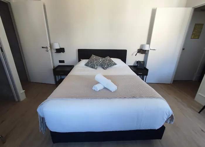 Отель Logis Restaurant La Croix Verte 2*