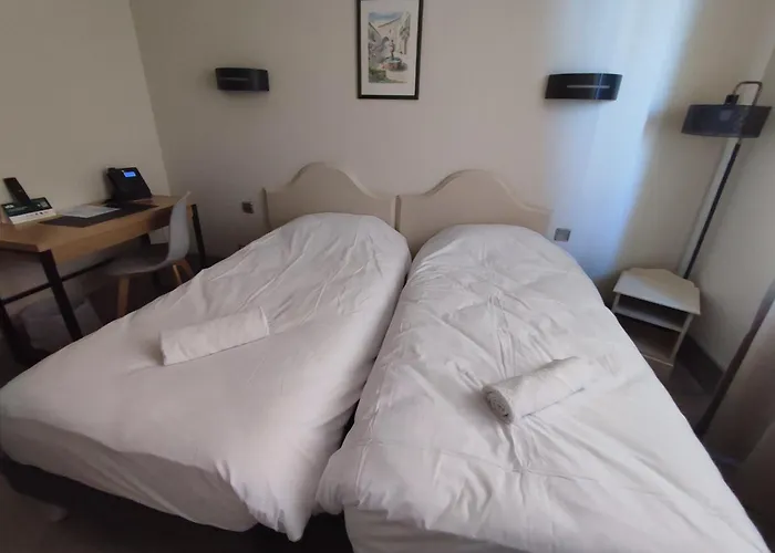 Logis Restaurant La Croix Verte Отель 2*