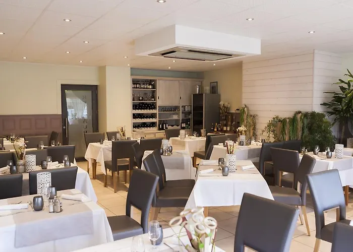 Отель Logis Restaurant La Croix Verte 2*