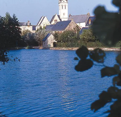 Logis Restaurant La Croix Verte Отель 2*