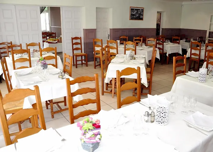 Logis Restaurant La Croix Verte Отель Neau